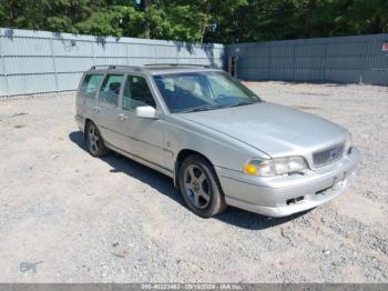  Salvage Volvo V70