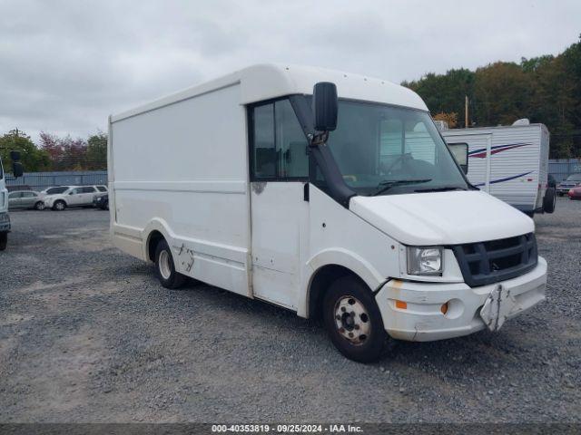  Salvage Isuzu Commercial Van