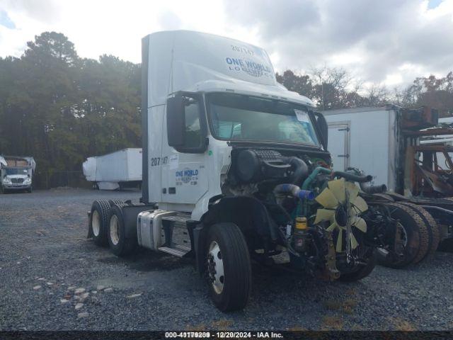  Salvage Volvo Vnl