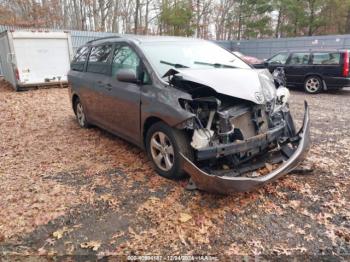  Salvage Toyota Sienna