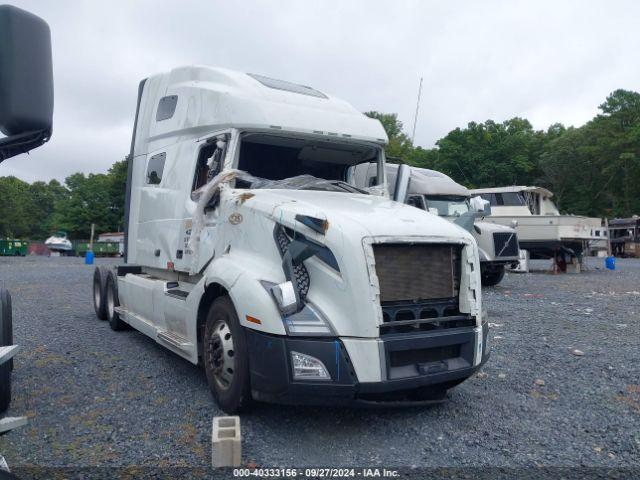  Salvage Volvo Vnl