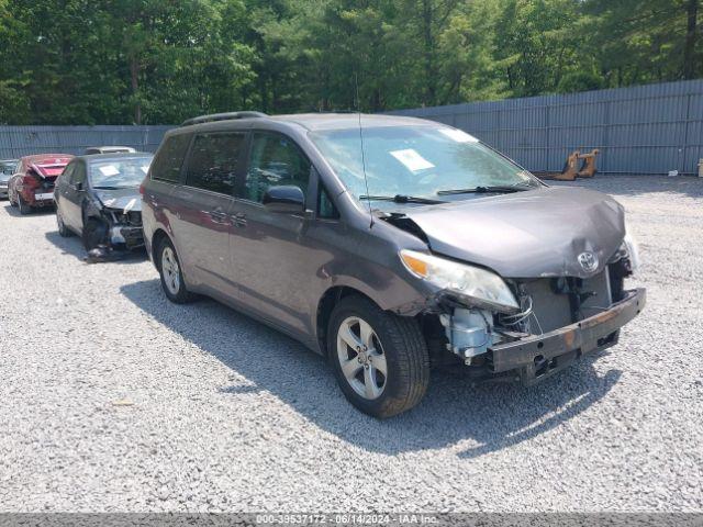  Salvage Toyota Sienna