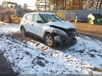  Salvage Nissan Kicks