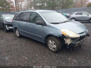  Salvage Toyota Sienna