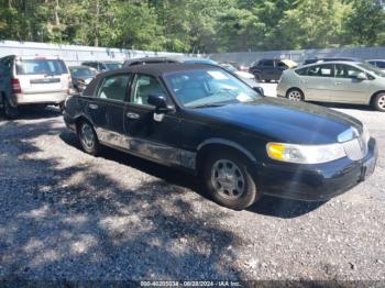  Salvage Lincoln Towncar