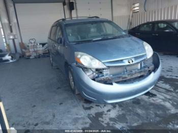  Salvage Toyota Sienna