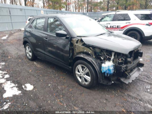  Salvage Nissan Kicks