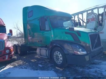  Salvage Volvo Vn