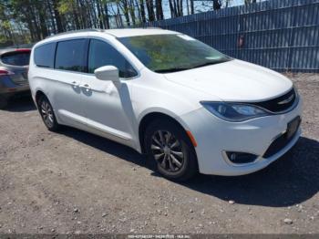  Salvage Chrysler Pacifica