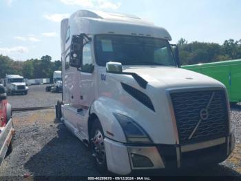  Salvage Volvo Vnl