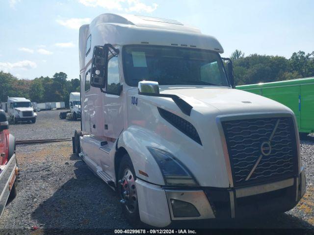  Salvage Volvo Vnl