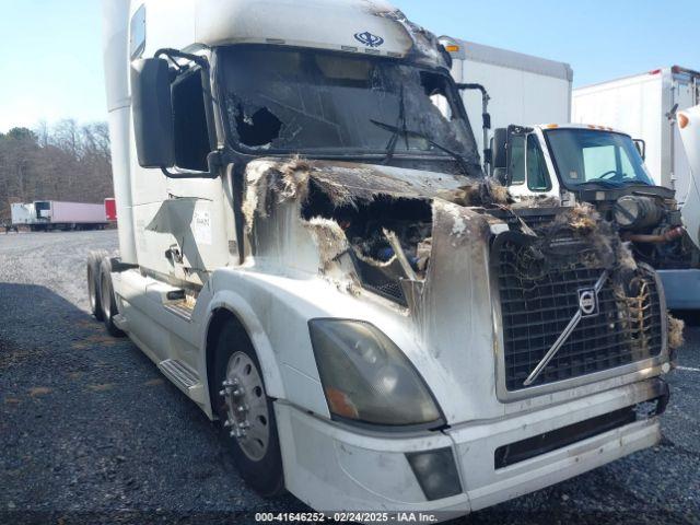  Salvage Volvo Vn