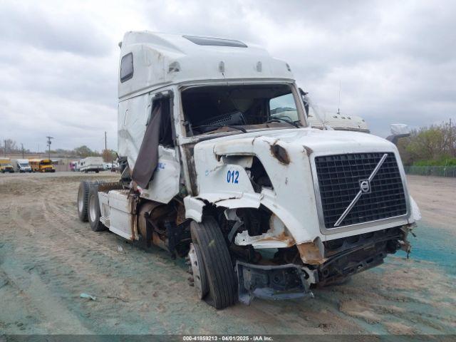  Salvage Volvo Vn