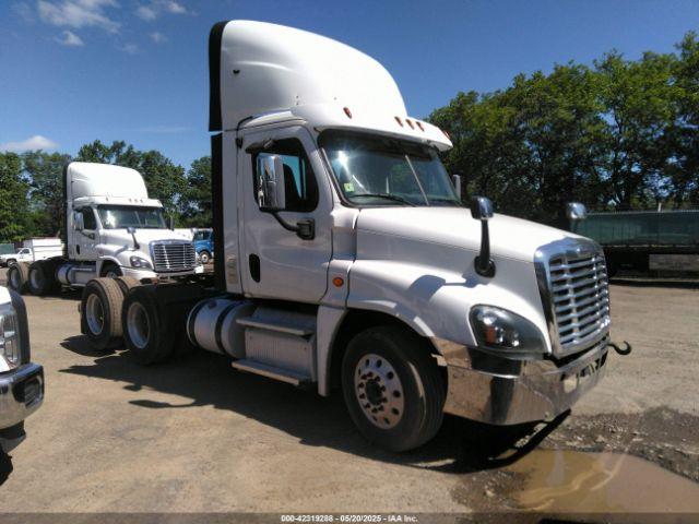  Salvage Freightliner Cascadia 125