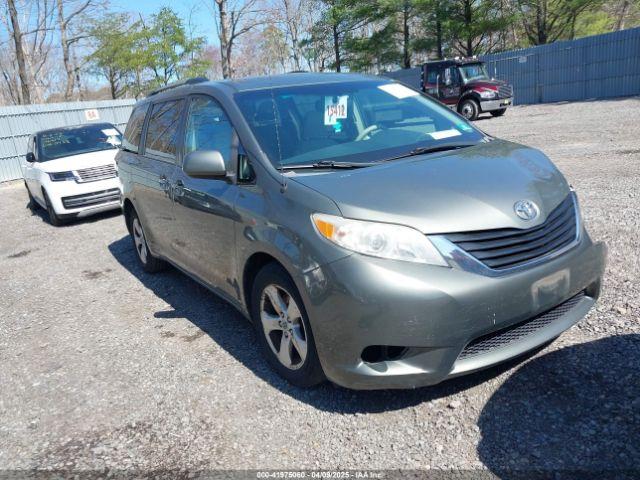  Salvage Toyota Sienna
