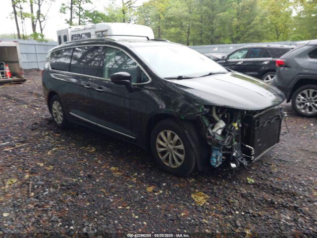  Salvage Chrysler Pacifica