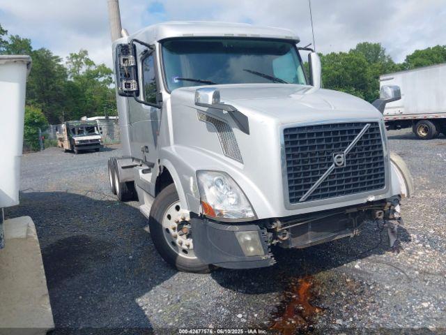  Salvage Volvo Vn