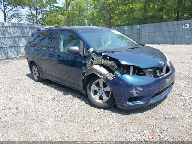  Salvage Toyota Sienna