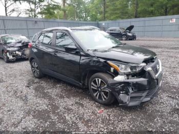  Salvage Nissan Kicks