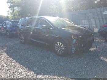  Salvage Chrysler Pacifica