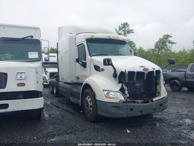  Salvage Peterbilt 579