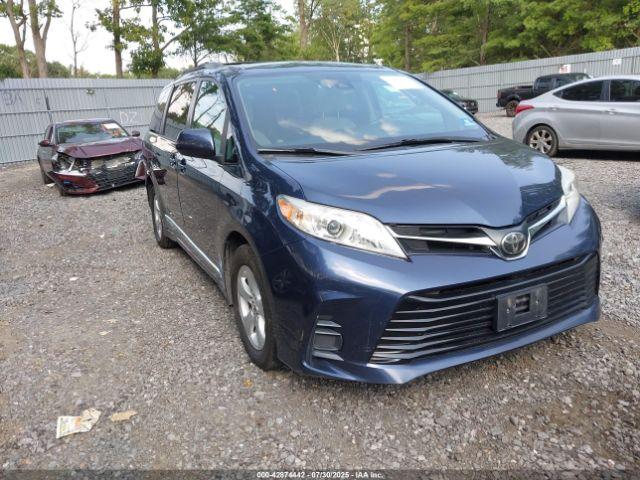  Salvage Toyota Sienna