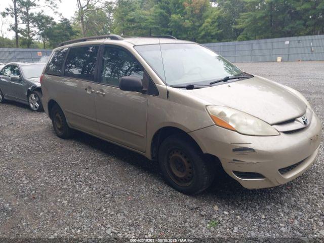  Salvage Toyota Sienna