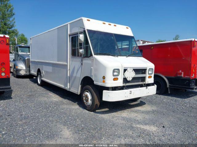  Salvage Freightliner Chassis