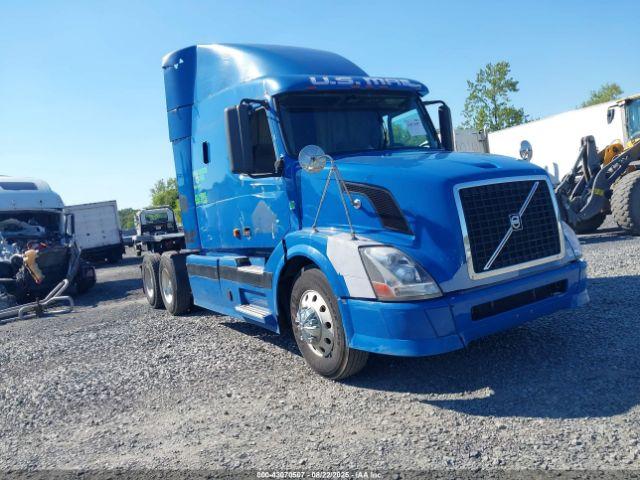  Salvage Volvo Vn