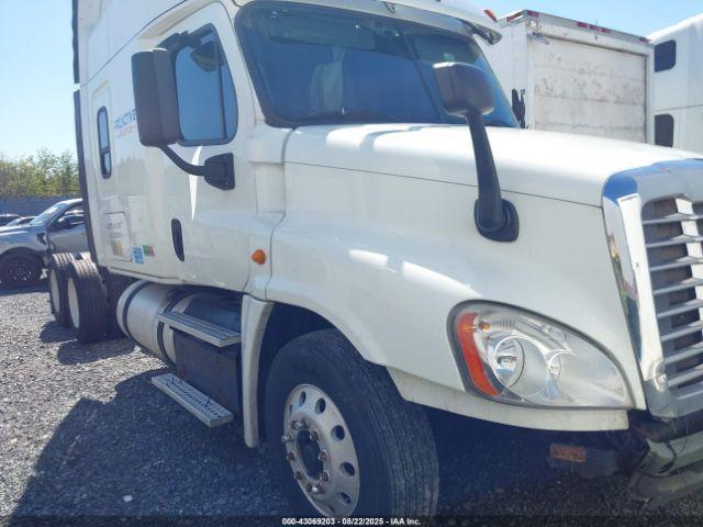 Salvage Freightliner Cascadia 125