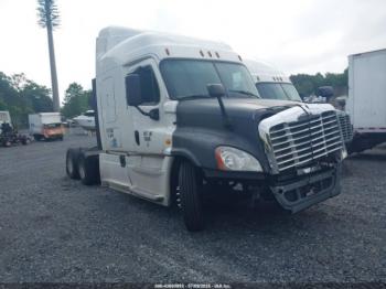  Salvage Freightliner Cascadia 125
