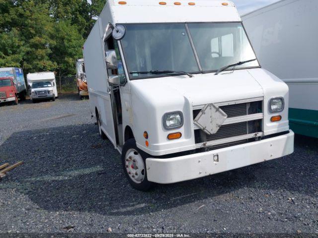  Salvage Freightliner Chassis