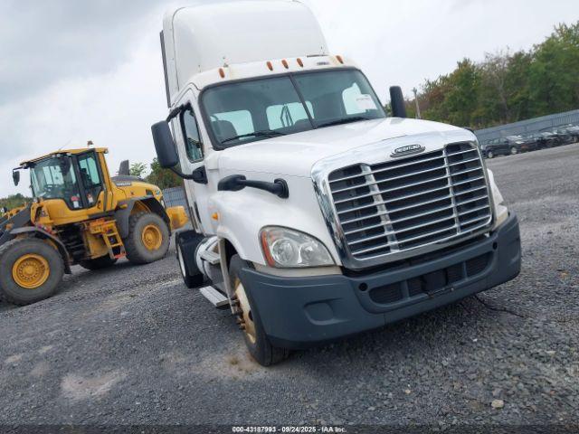 Salvage Freightliner Cascadia 125