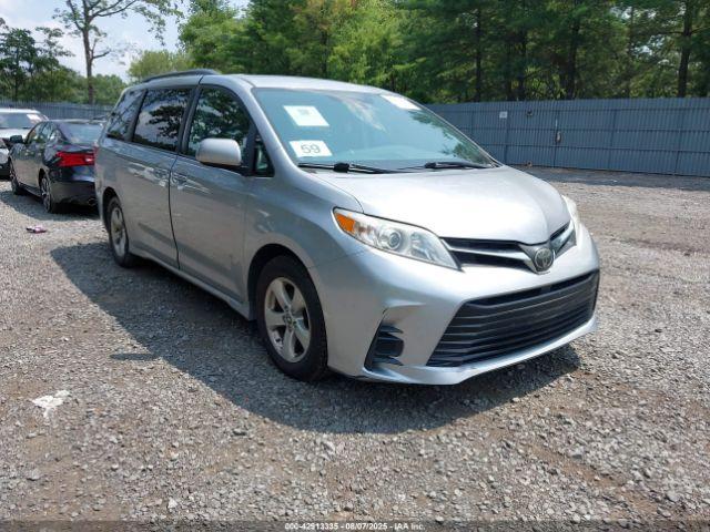  Salvage Toyota Sienna