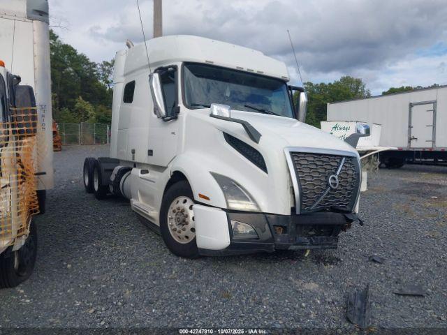  Salvage Volvo Vnl