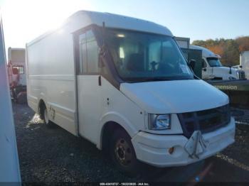  Salvage Isuzu Commercial Van