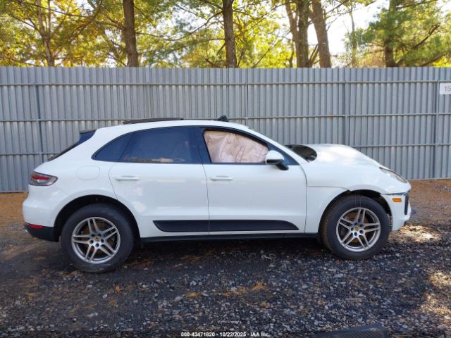 Porsche Macan Image 12