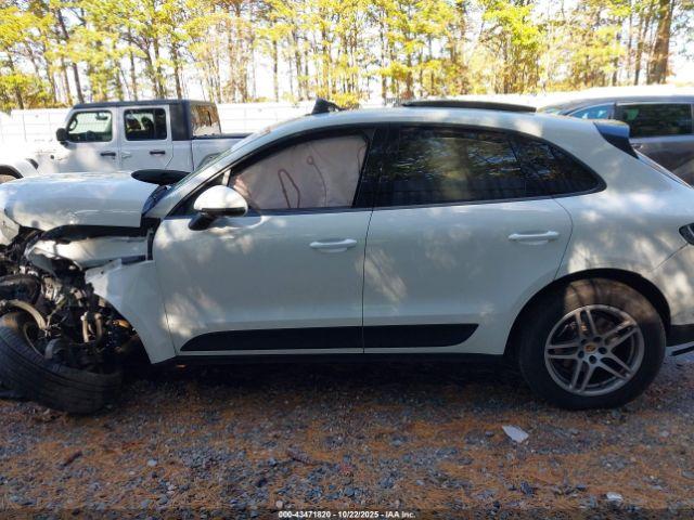 Porsche Macan Image 11