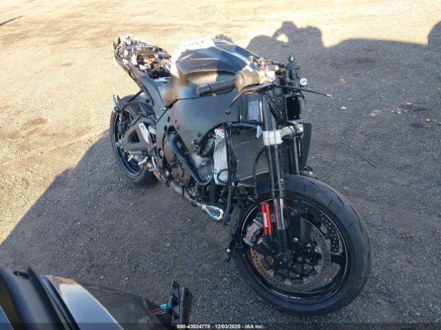  Salvage Kawasaki Zx1002