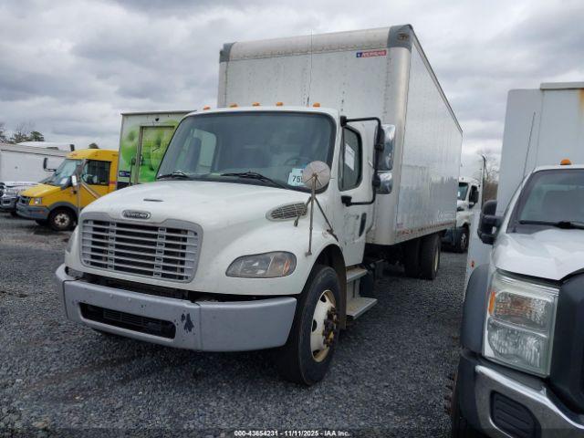 Freightliner M2 106 Image 12