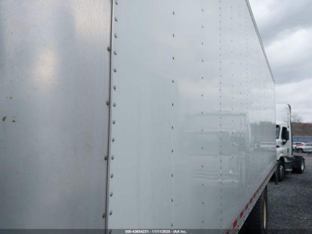 Freightliner M2 106 Image 10