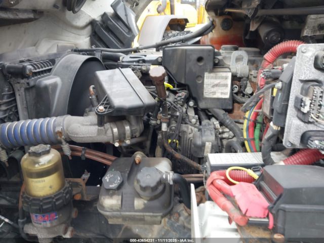 Freightliner M2 106 Image 2