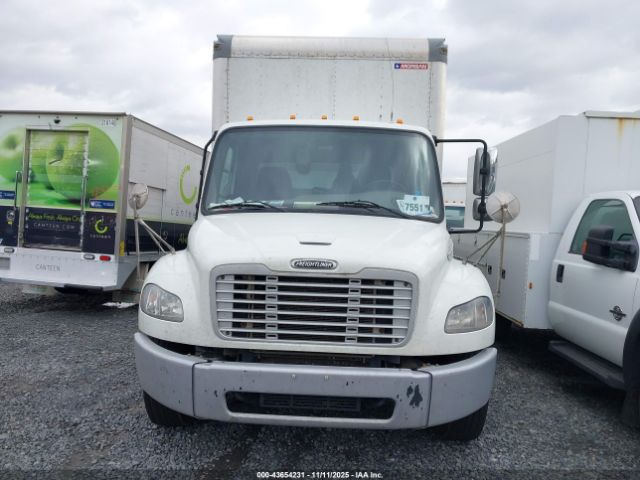Freightliner M2 106 Image 14