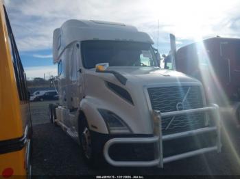  Salvage Volvo Vnl