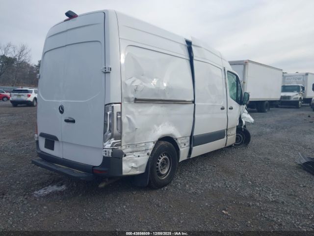 Mercedes-Benz Sprinter 2500 Standard Roof 4-cyl Diesel Image 16