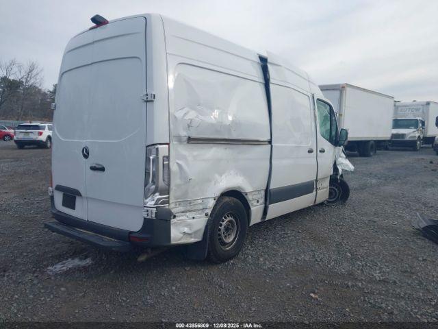 Mercedes-Benz Sprinter 2500 Standard Roof 4-cyl Diesel Image 16