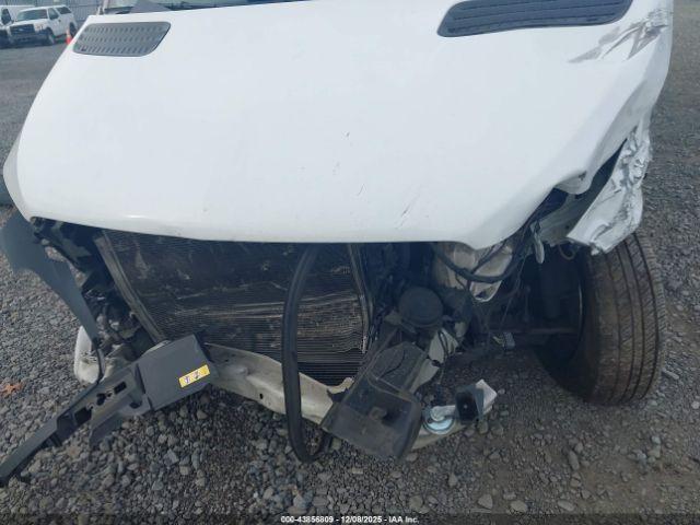 Mercedes-Benz Sprinter 2500 Standard Roof 4-cyl Diesel Image 4