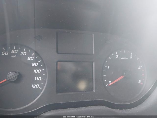 Mercedes-Benz Sprinter 2500 Standard Roof 4-cyl Diesel Image 6