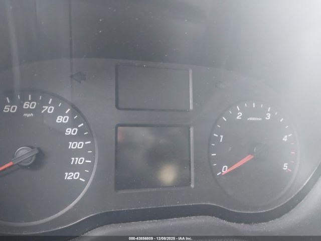 Mercedes-Benz Sprinter 2500 Standard Roof 4-cyl Diesel Image 6