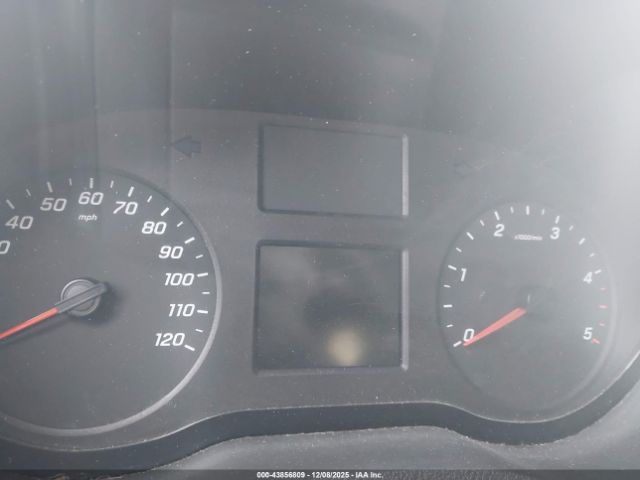 Mercedes-Benz Sprinter 2500 Standard Roof 4-cyl Diesel Image 10